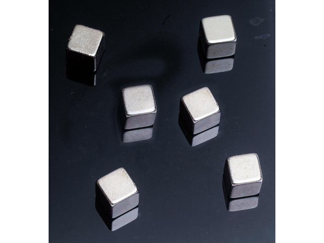 Magnesy kwadratowe bardzo mocne 1x1x1cm (6szt) 2x3 AM151