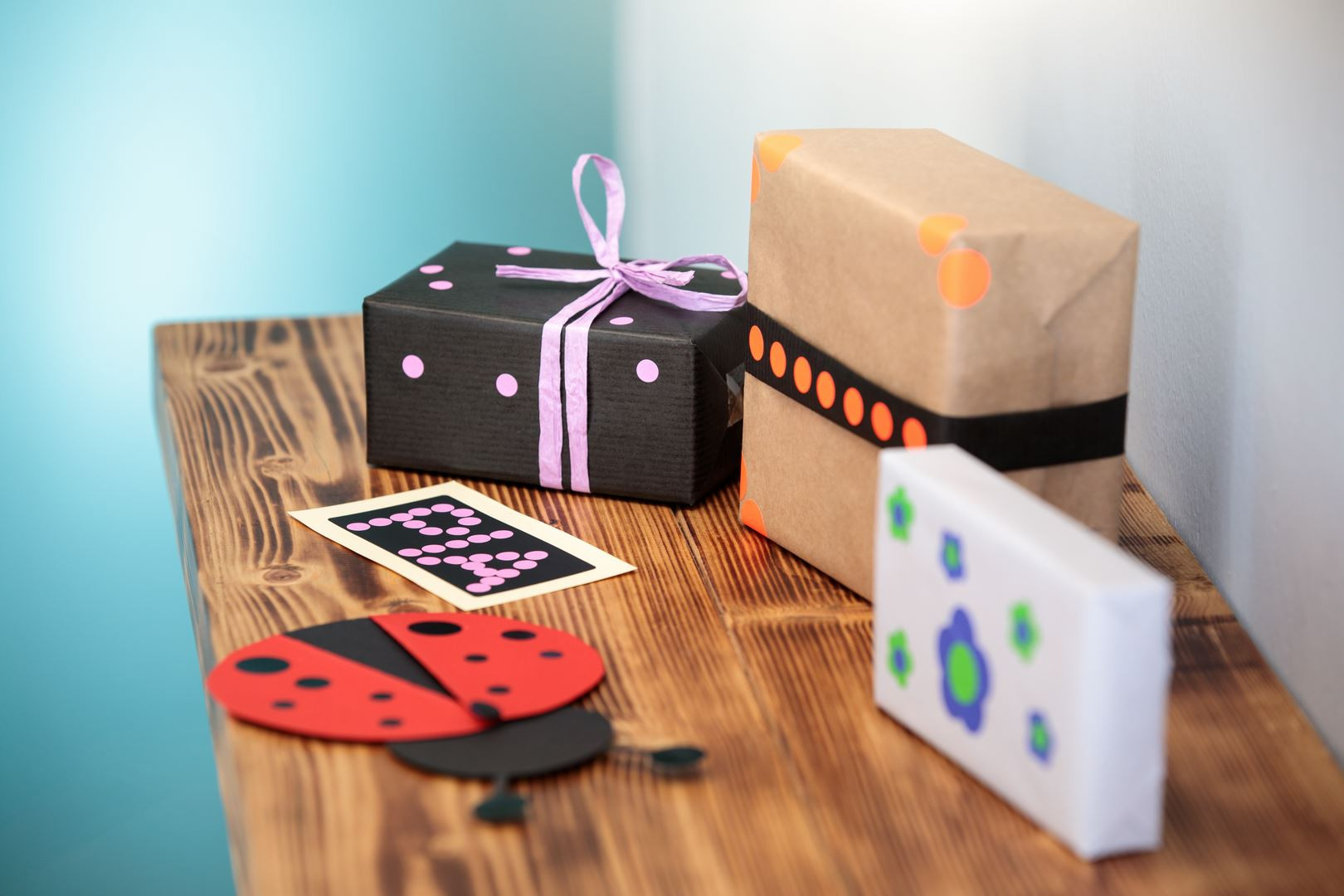 Etykieta biurowa Kropki (koła) śr. 8mm (416szt.) jaskrawo czerwony 3177 Avery